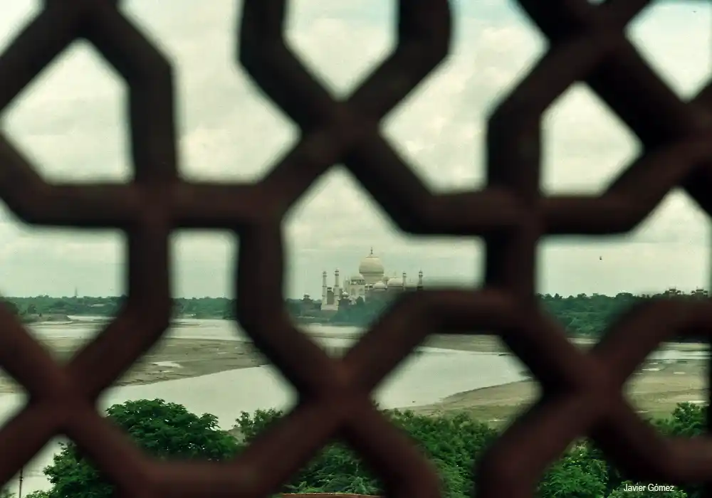 Vistas al Taj Mahal desde el Fuerte Rojo