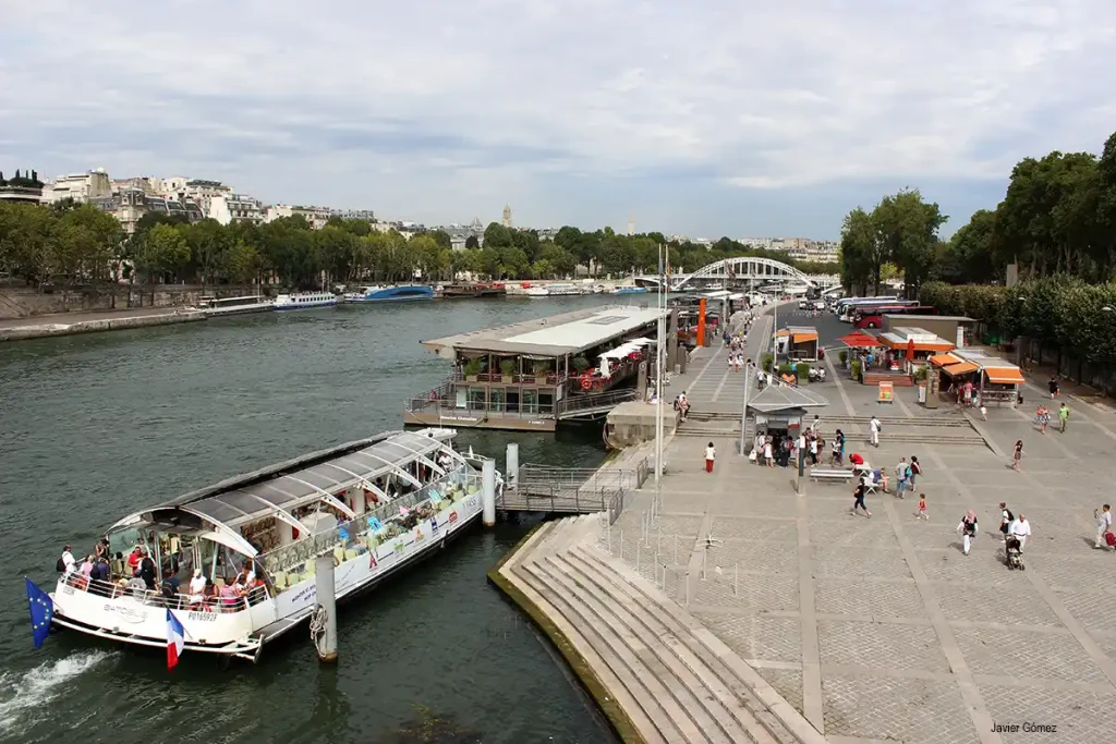 Paseo en barco por el Sena desde la Torre Eiffel