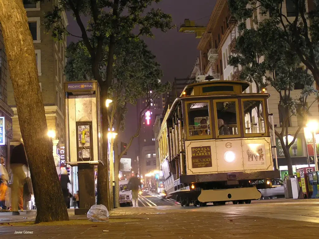 Tranvía de San Francisco de noche