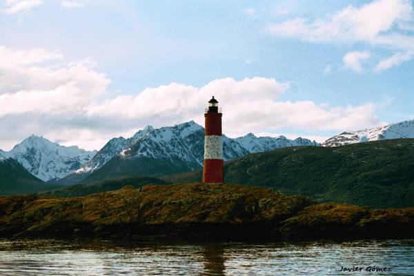Canal del Beagle y faro en Ushuaia