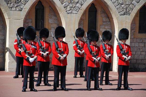 Cambio de guardia en el castillo Castillo de Windsor en Inglaterra, cambio de guardia