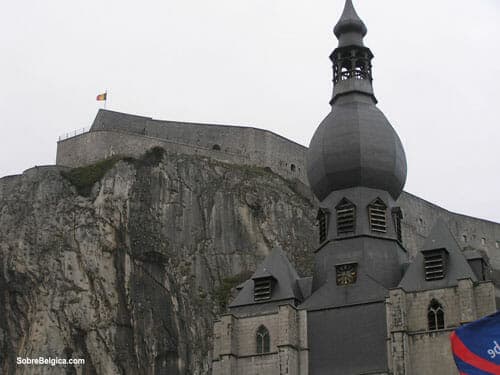 La Colegiata de Notre Dame de Dinant 3 Cúpula de la torre de la Colegiata de Dinant