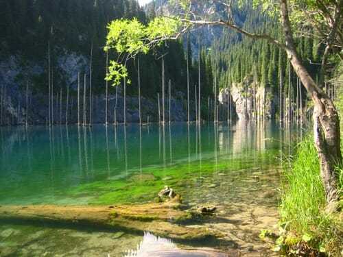 El lago Kaindy El lago Kaindy