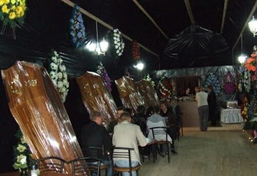 Restaurante ataud en Ucrania