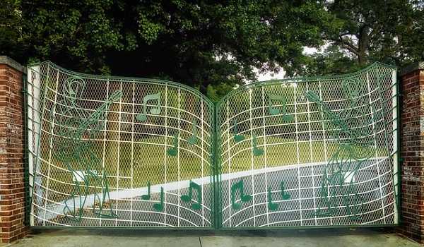 Graceland, verja de entrada
