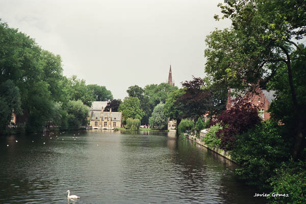 Minnewater, el lago del Amor en Brujas