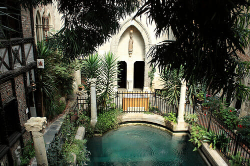 Excentrico castillo Hammond