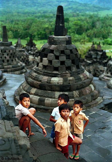 borobudur_ninos.jpg