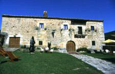 Fachada Real Posada de Mesta