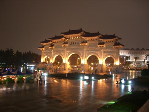 Chiang Kai Shek Memorial, en Taipei 3 Chiang Kai Shek Memorial de noche
