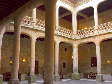 Patio del Castillo del Buen Amor