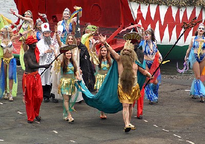 Colorido desfile en Vladivostok